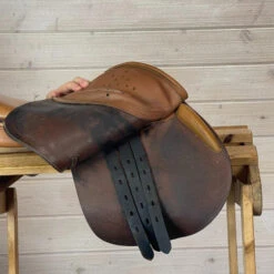 Used Beval LTD Close Contact Saddle 17/M -Equestrian Supplie Store 260 R Flap 38483.1665530679