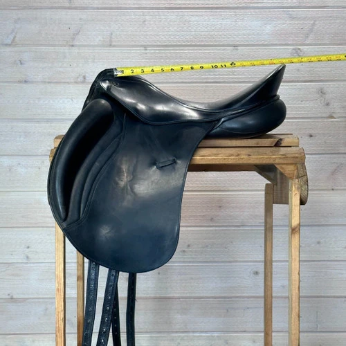 Used Kieffer Orphee TB Dressage Saddle 17/MN 5 Used Kieffer Orphee TB Dressage Saddle 17/MN - Image 3
