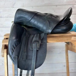 Used Revere Dressage Saddle 17.5/M -Equestrian Supplie Store 322 L Flap 75549.1684363633
