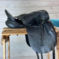 Used Revere Dressage Saddle 17.5/M -Equestrian Supplie Store 322 R Flap 10381.1684363643