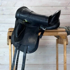 Used Schleese HK Dressage Saddle 17.5/MW -Equestrian Supplie Store 327 L Flap 71549.1684874704