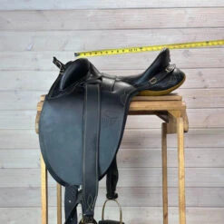 Used Porter's Stockman Drafter Australian Saddle 16/W 18 Used Porter's Stockman Drafter Australian Saddle 16/W -Equestrian Supplie Store 328 Seat Measurement 76838.1686182248