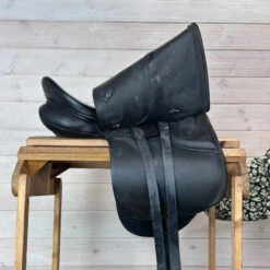 Used Stubben Genesis CL Dressage Saddle 17/N 17 Used Stubben Genesis CL Dressage Saddle 17/N -Equestrian Supplie Store 332 R Flap 24491.1687460955