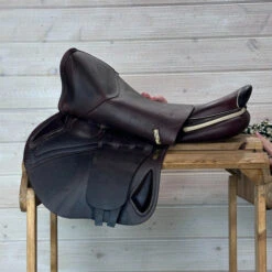 Used CWD 2GS Close Contact Saddle 18/M -Equestrian Supplie Store 333 L Flap 24534.1687462048