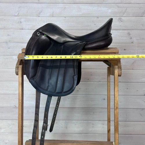 Used Equipe Viktoria Monoflap Dressage Saddle 17.5/W 4 Used Equipe Viktoria Monoflap Dressage Saddle 17.5/W - Image 2