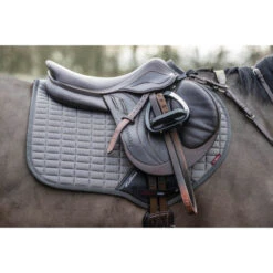 LeMieux Self-Cool Close Contact Square Pad -Equestrian Supplie Store self cooling cc polar grey lifestyle 4854 lemieux 94556.1670554260