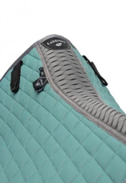 LeMieux Self-Cool Close Contact Square Pad -Equestrian Supplie Store self cooling cc spearment detail 4854 lemieux 95059.1670554193