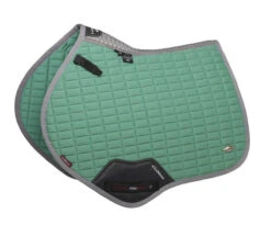 LeMieux Self-Cool Close Contact Square Pad -Equestrian Supplie Store self cooling cc spearment side 4854 lemieux 12863.1670554181