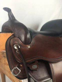 Circle Y Topeka Flex2 Trail Saddle 1651 -Equestrian Supplie Store topeka saddle front detail circle y 96140.1573161255